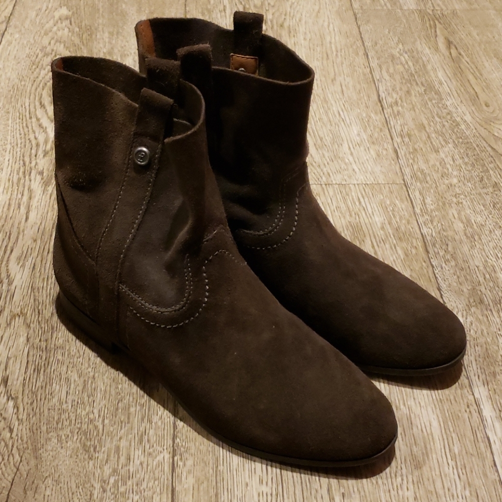 Frye & Co. Olive Suede Booties